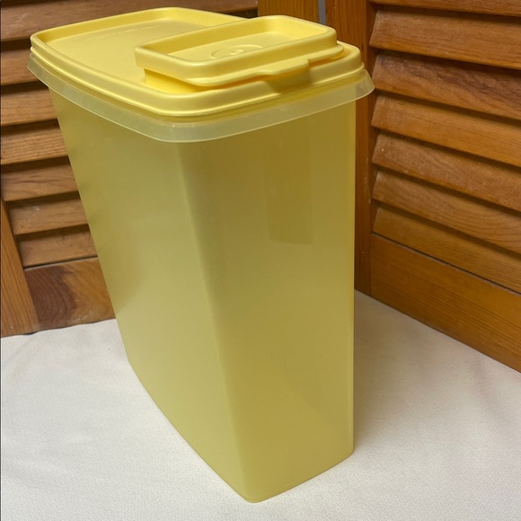 Tupperware Large Cereal Storage Container - Picture 6 of 16